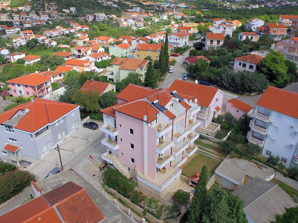 Apartments Kairos Seget Vranjica Pokoj fotografie